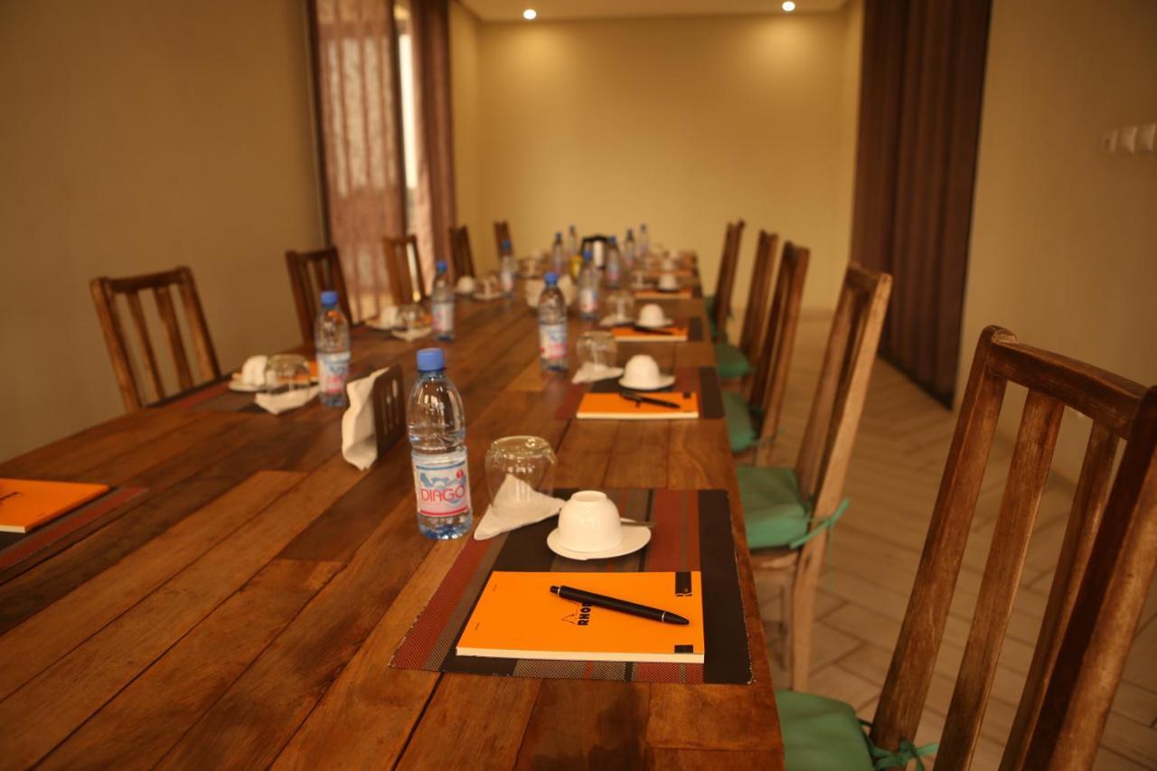 Hotel Au bord de l'eau à Bamako Extérieur photo