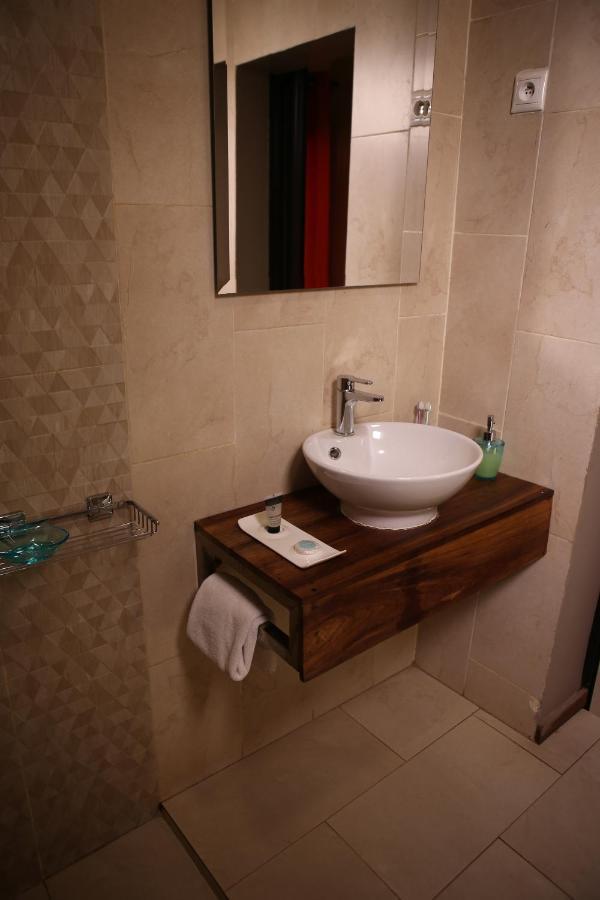 Hotel Au bord de l'eau à Bamako Extérieur photo