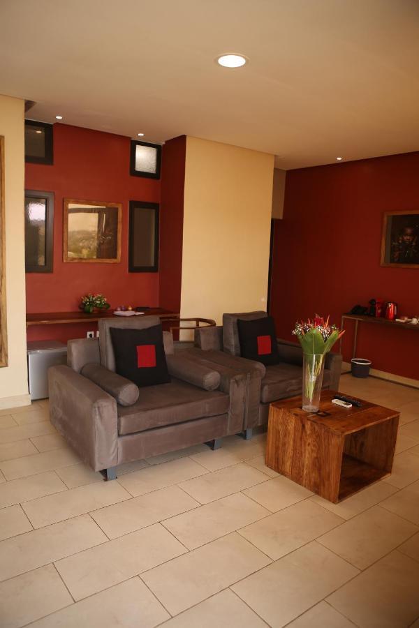 Hotel Au bord de l'eau à Bamako Extérieur photo