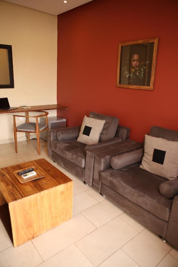 Hotel Au bord de l'eau à Bamako Extérieur photo