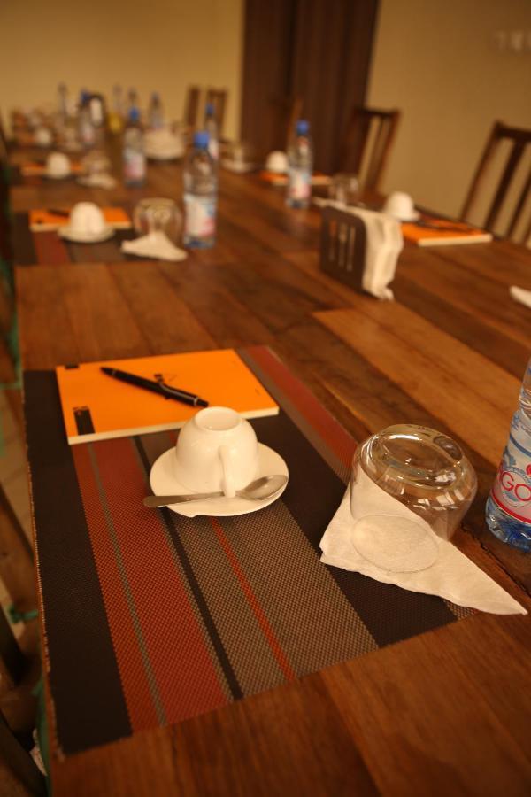Hotel Au bord de l'eau à Bamako Extérieur photo