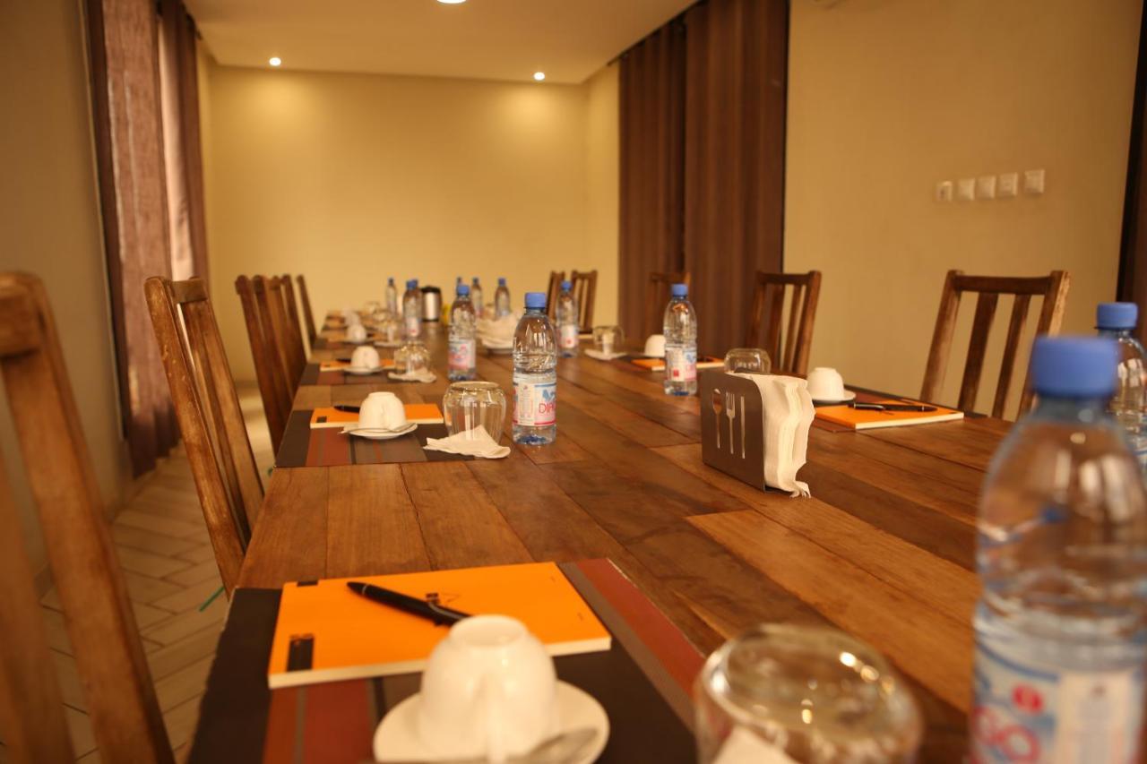 Hotel Au bord de l'eau à Bamako Extérieur photo