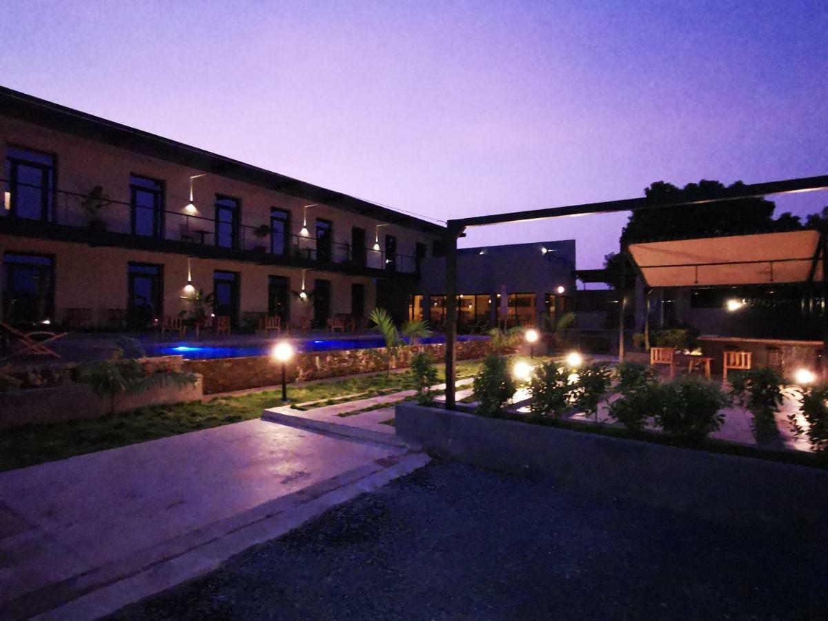 Hotel Au bord de l'eau à Bamako Extérieur photo