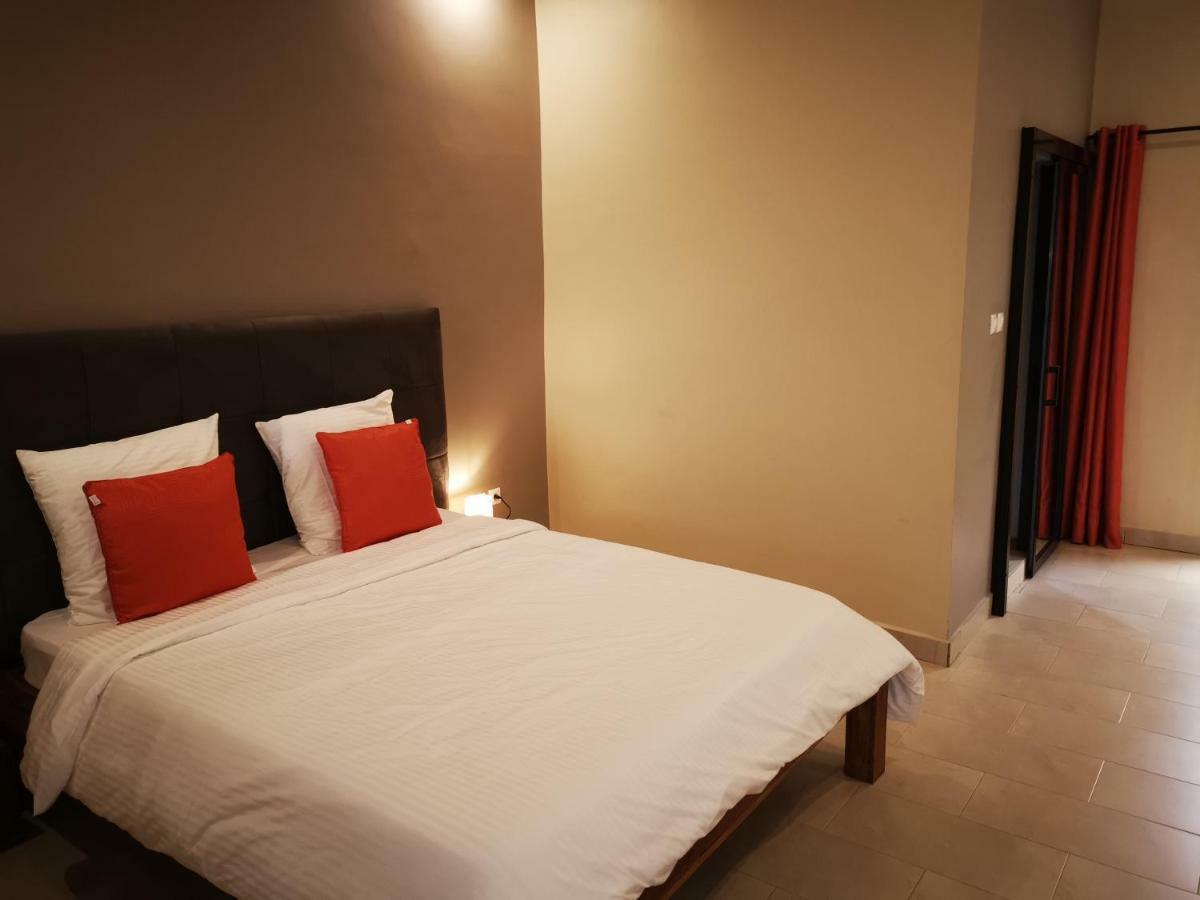 Hotel Au bord de l'eau à Bamako Extérieur photo