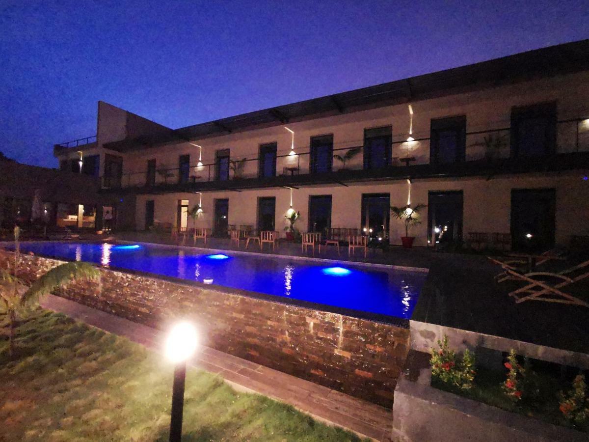 Hotel Au bord de l'eau à Bamako Extérieur photo