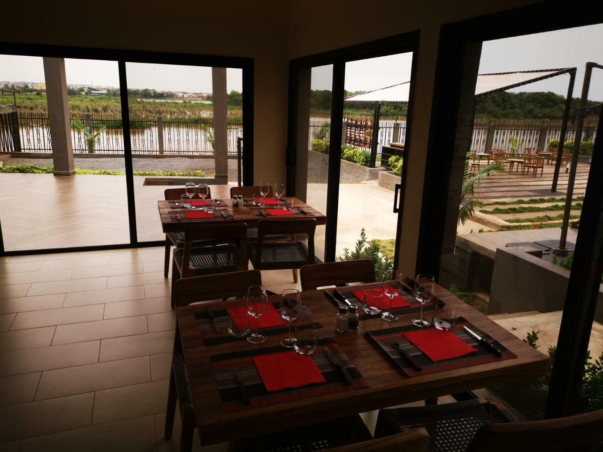 Hotel Au bord de l'eau à Bamako Extérieur photo