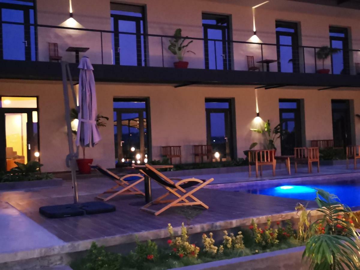 Hotel Au bord de l'eau à Bamako Extérieur photo